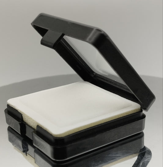 Black plastic box with window and white pad (5,4 * 5,4 * 1,6 cm)