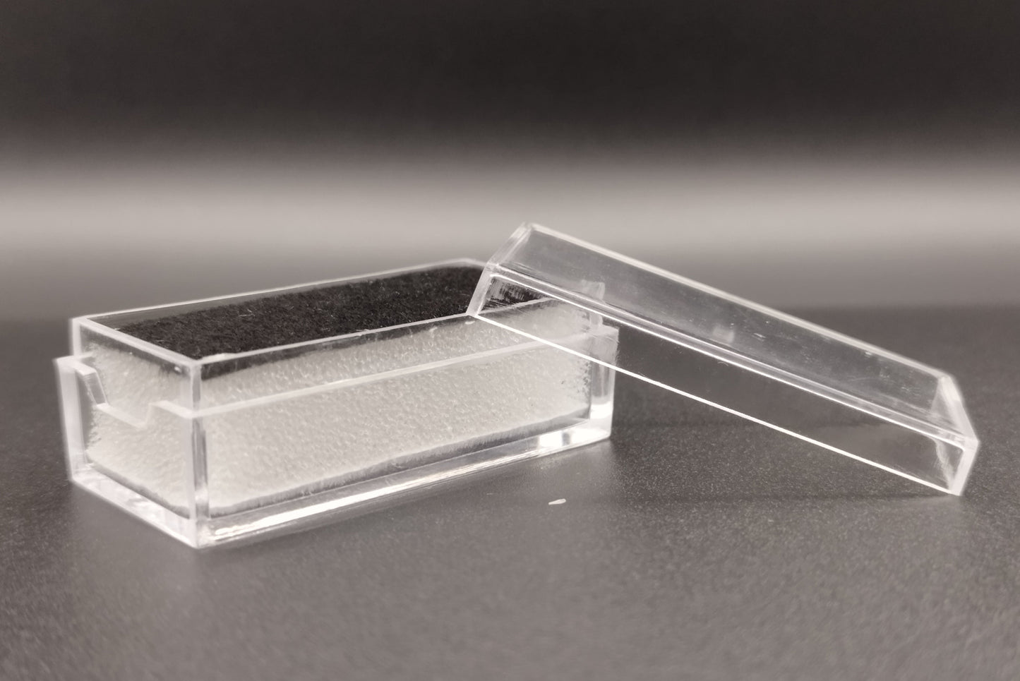 Transparent rectangular plastic box (5 * 2.4 * 1.5 cm)