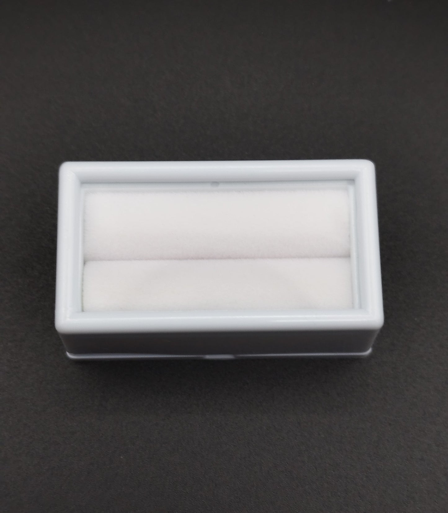 White rectangular plastic box with white bifurcated pad and top window  (5,2 * 2,8 * 2 cm)