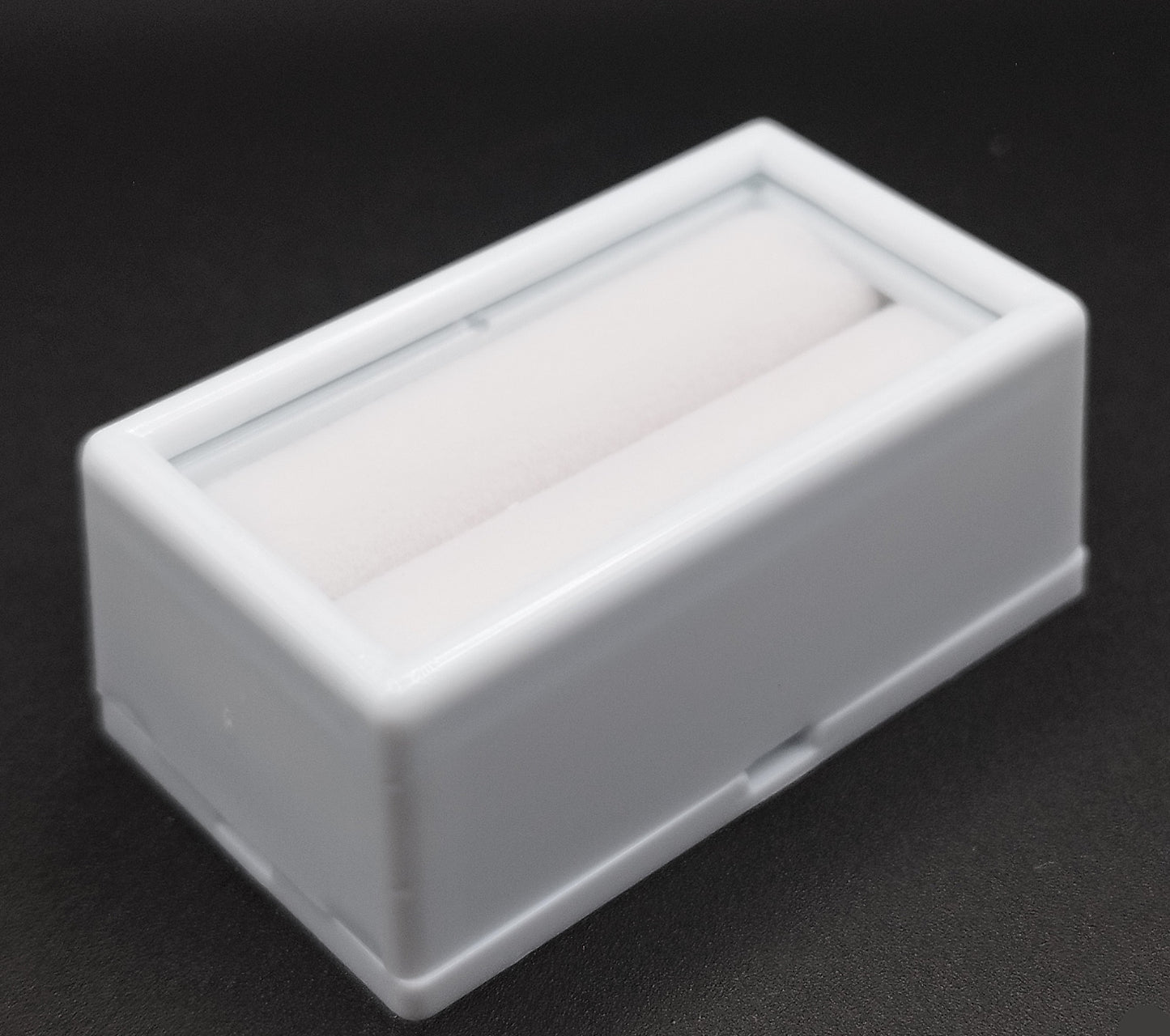 White rectangular plastic box with white bifurcated pad and top window  (5,2 * 2,8 * 2 cm)
