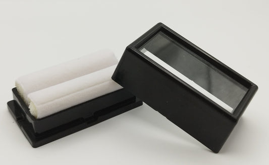 Black rectangular plastic box with white bifurcated pad and top window (5,2 * 2,8 * 2 cm)